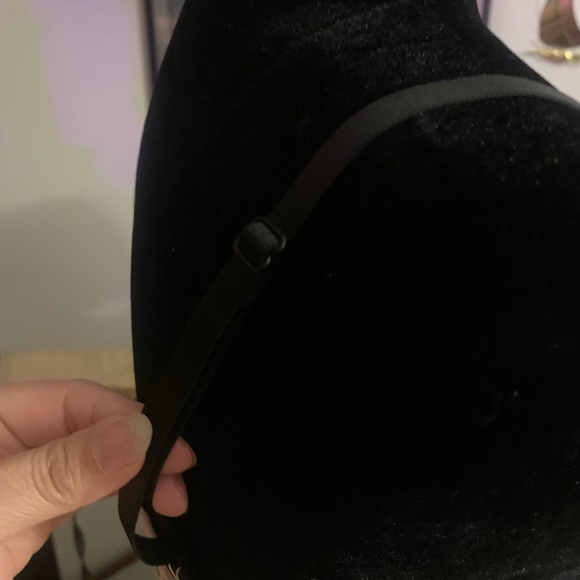 Little Black and White dress - Picture 6 of 9